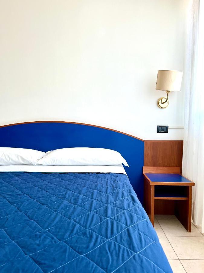 Hotel B&B Montecarlo Мілано-Маріттіма Екстер'єр фото