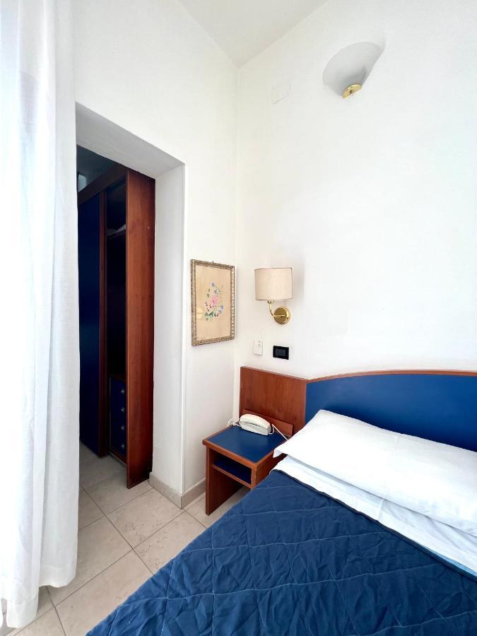 Hotel B&B Montecarlo Мілано-Маріттіма Екстер'єр фото
