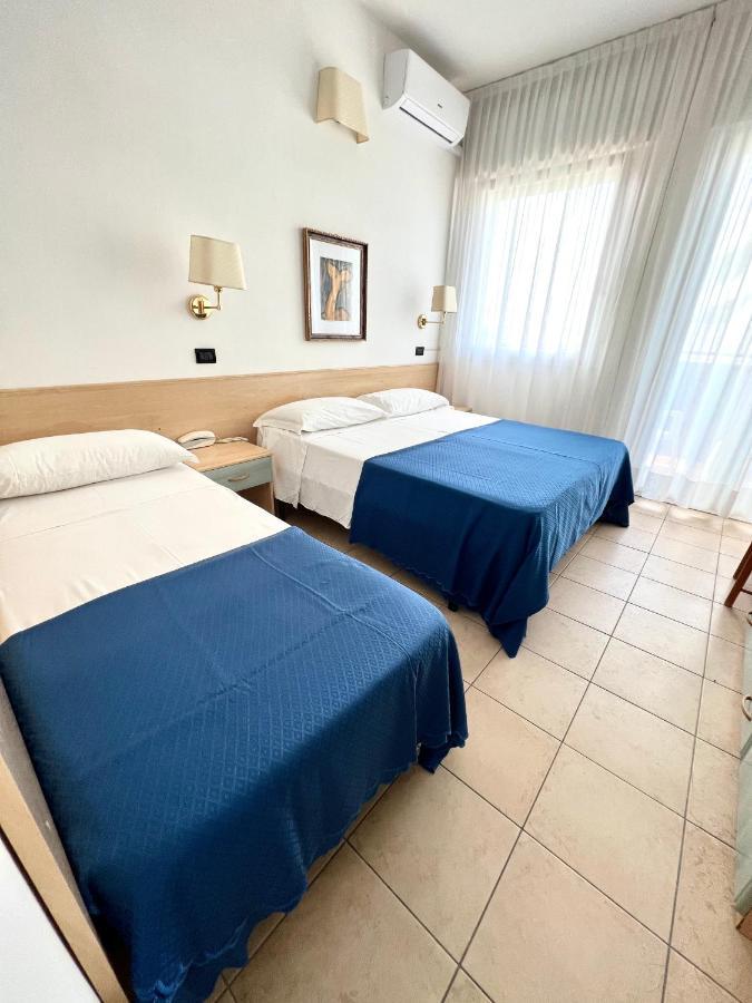 Hotel B&B Montecarlo Мілано-Маріттіма Екстер'єр фото