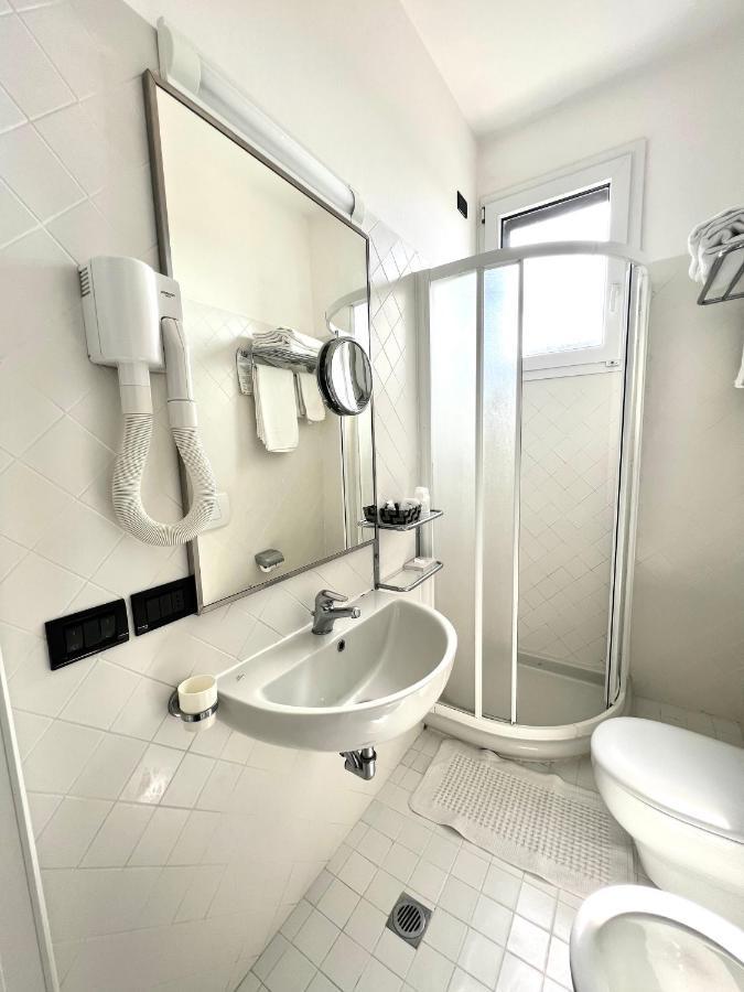 Hotel B&B Montecarlo Мілано-Маріттіма Екстер'єр фото