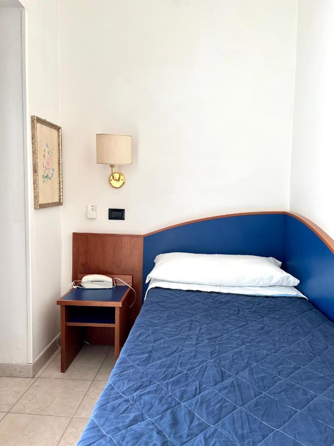 Hotel B&B Montecarlo Мілано-Маріттіма Екстер'єр фото
