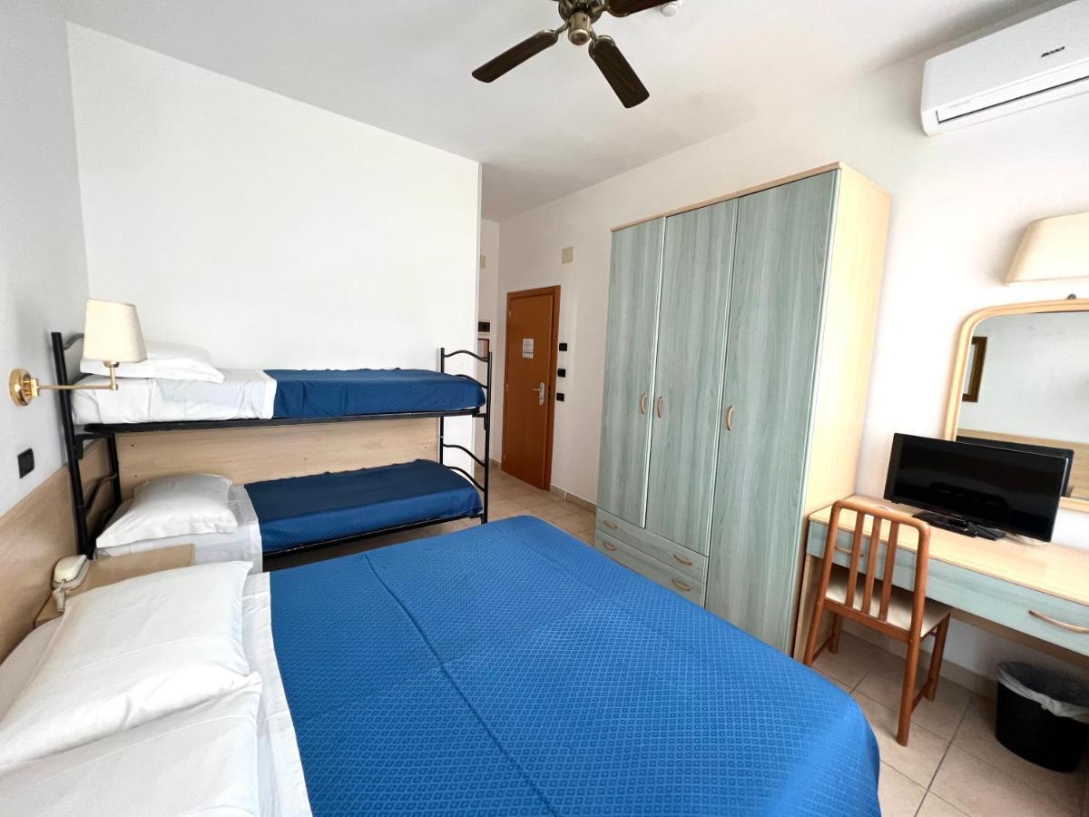Hotel B&B Montecarlo Мілано-Маріттіма Екстер'єр фото