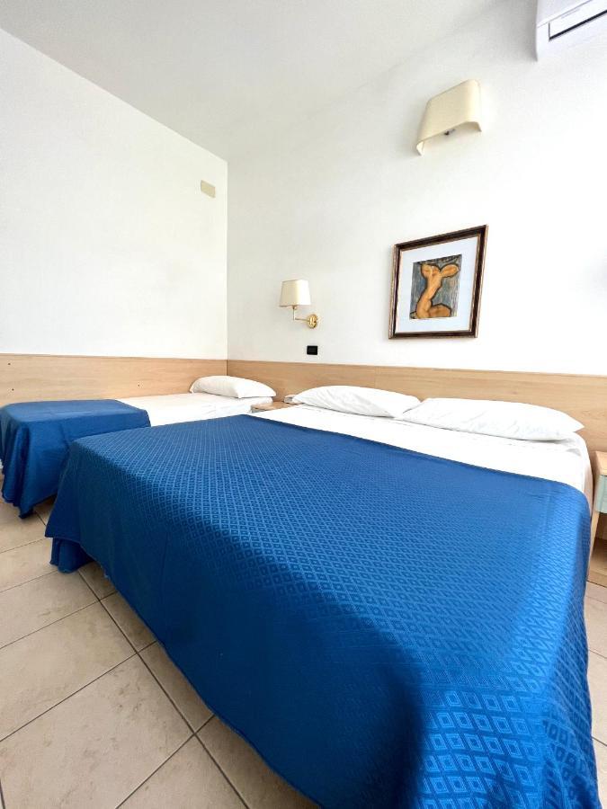 Hotel B&B Montecarlo Мілано-Маріттіма Екстер'єр фото