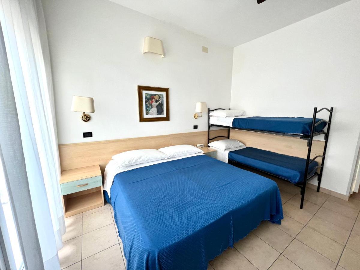 Hotel B&B Montecarlo Мілано-Маріттіма Екстер'єр фото