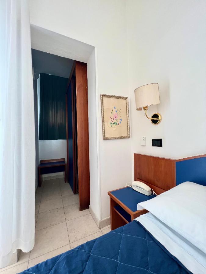 Hotel B&B Montecarlo Мілано-Маріттіма Екстер'єр фото