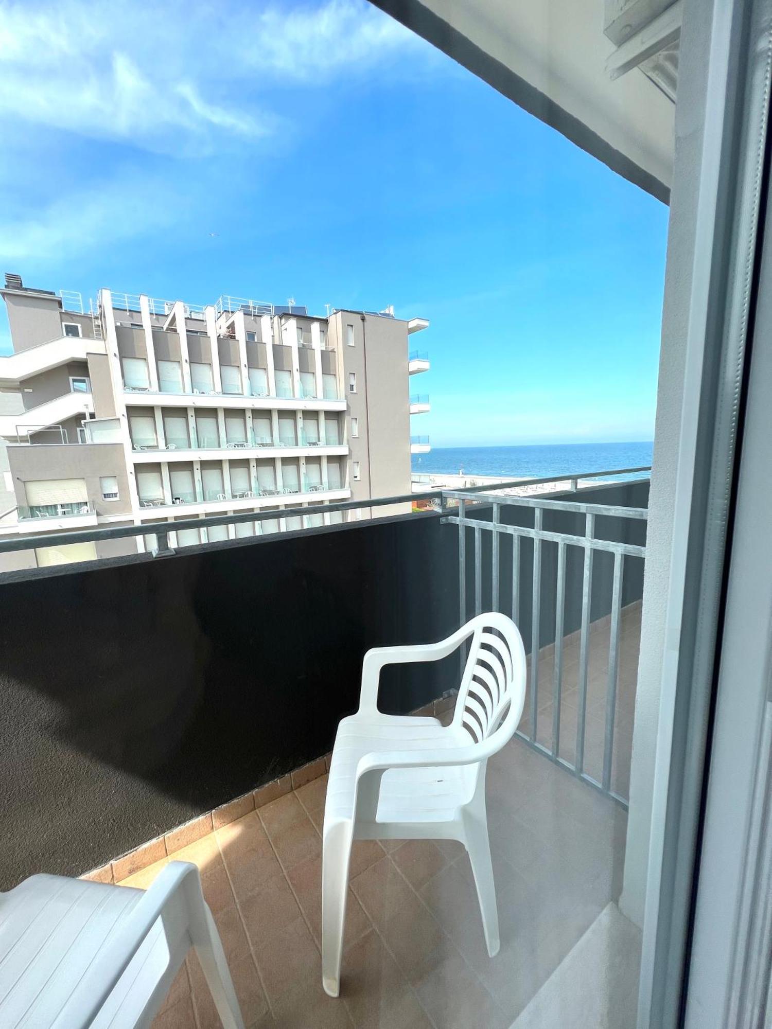 Hotel B&B Montecarlo Мілано-Маріттіма Екстер'єр фото