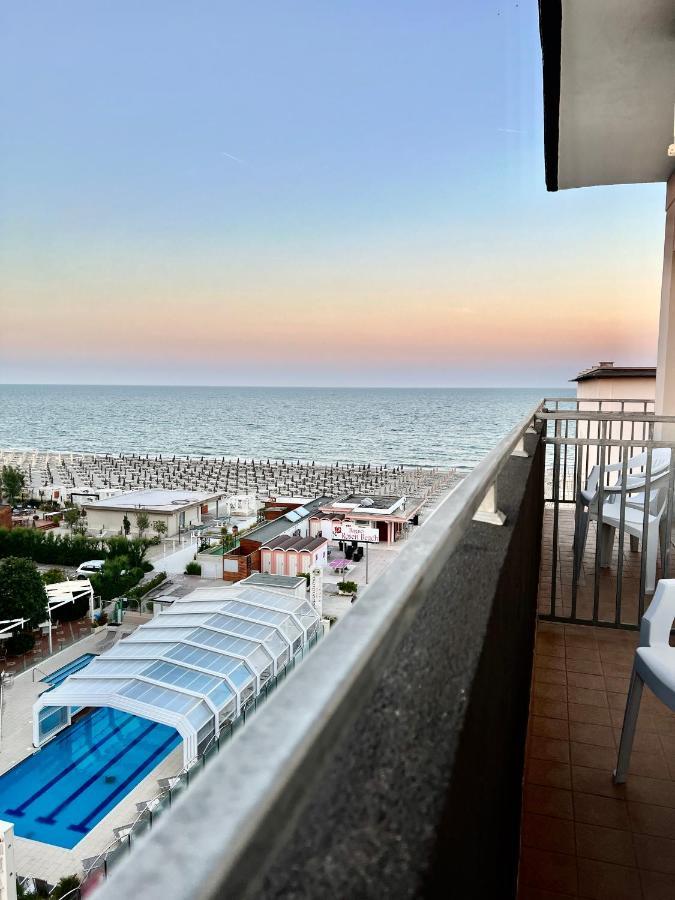 Hotel B&B Montecarlo Мілано-Маріттіма Екстер'єр фото
