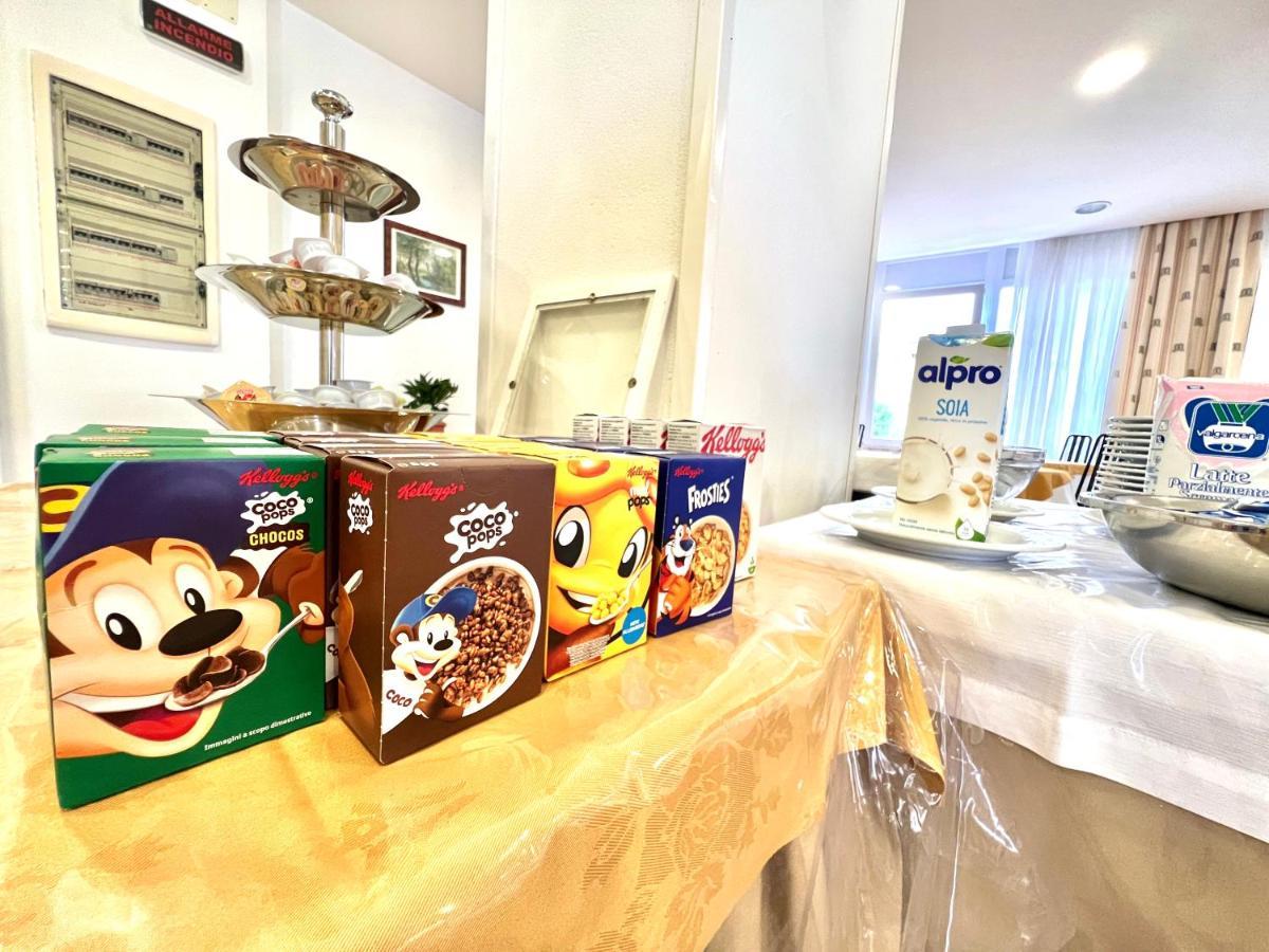 Hotel B&B Montecarlo Мілано-Маріттіма Екстер'єр фото