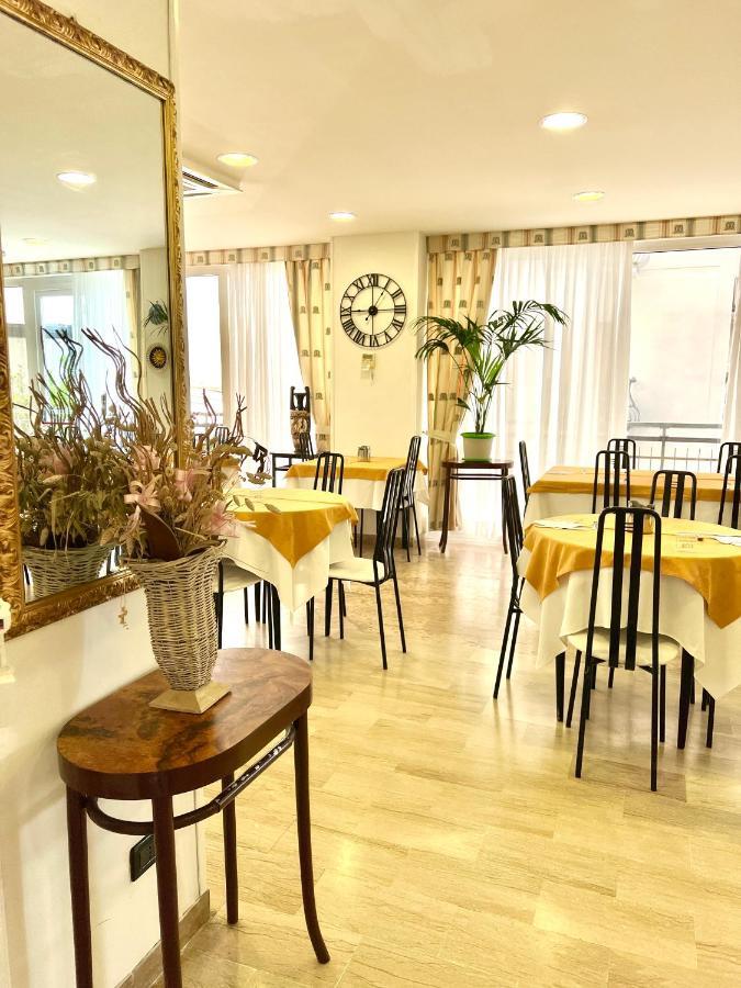 Hotel B&B Montecarlo Мілано-Маріттіма Екстер'єр фото