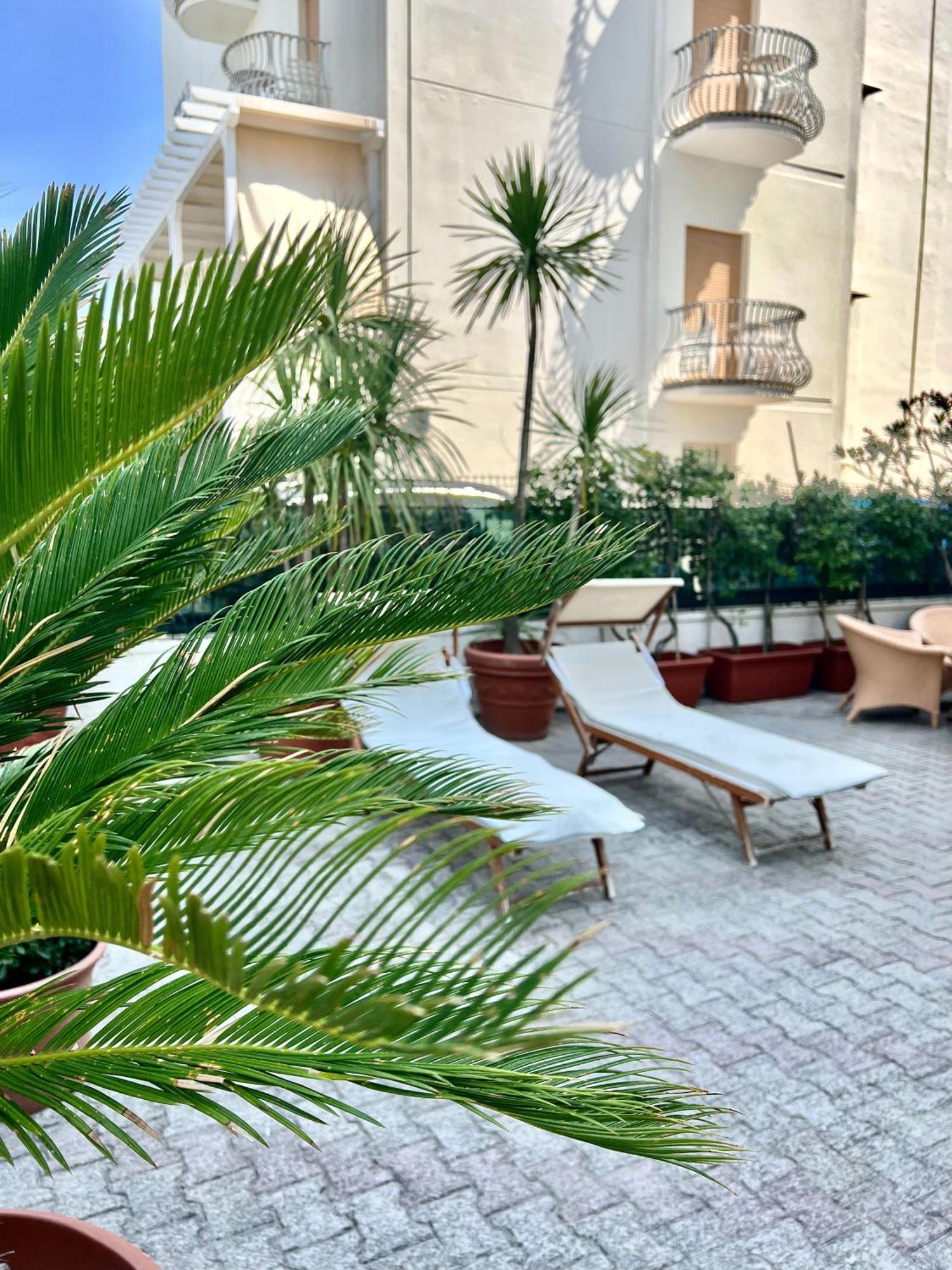 Hotel B&B Montecarlo Мілано-Маріттіма Екстер'єр фото